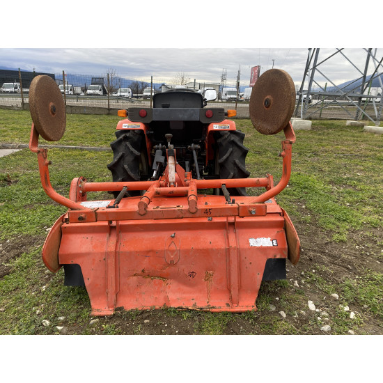Kubota B52 с фреза