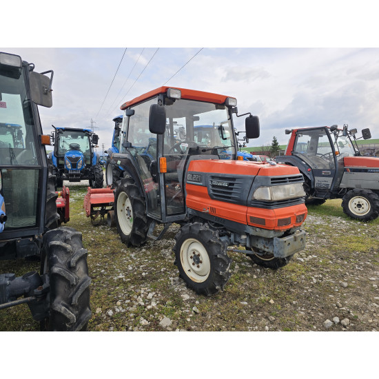 Kubota GL221 с кабина и фреза