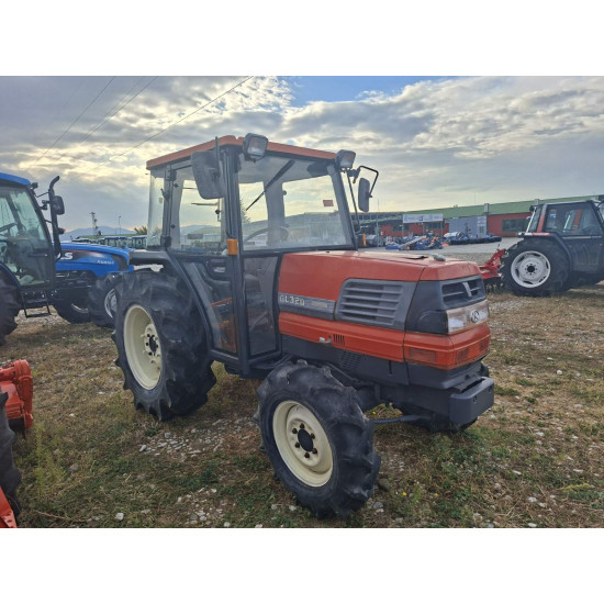 Трактор с кабина без фреза Kubota GL320 