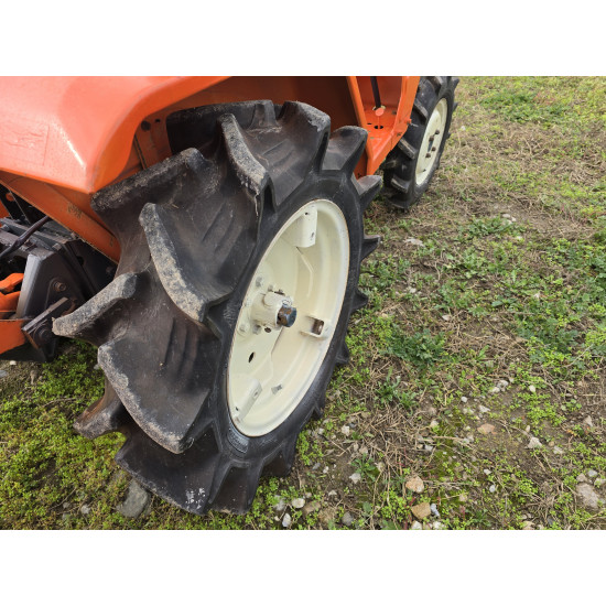 Kubota B1502D с фреза