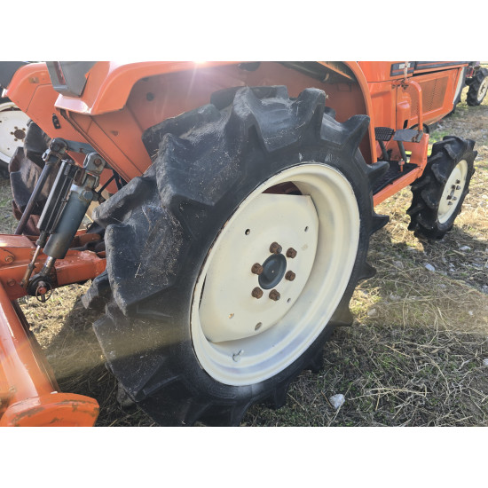 Kubota Bulltra B1-17 с фреза