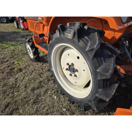 Kubota Bulltra B1-17 с фреза