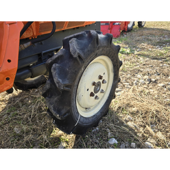 Kubota Bulltra B1-17 с фреза