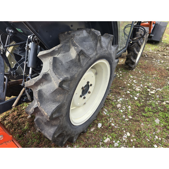 Трактор с кабина и челен товарач Kubota GL260 