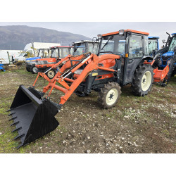 Трактор с кабина и челен товарач Kubota GL260 