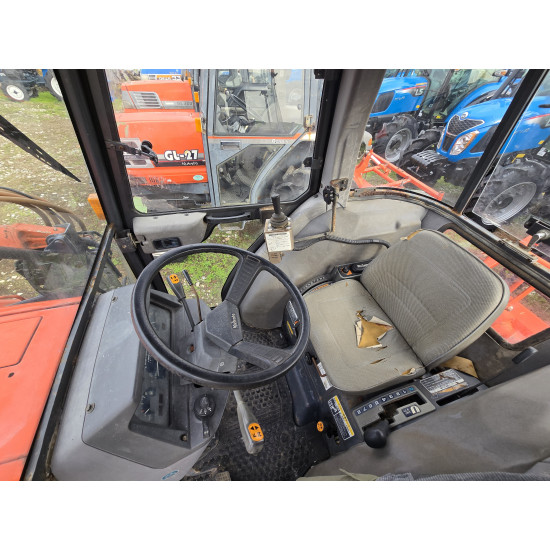 Трактор с кабина и челен товарач Kubota GL260 