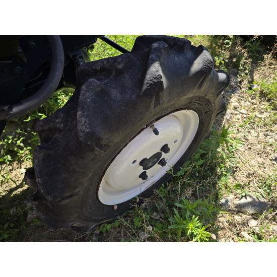 Kubota Bulltra B1-15 с фреза и челен товарач