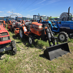 Kubota Bulltra B1-15 с фреза и челен товарач