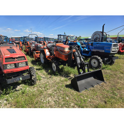 Kubota Bulltra B1-15 с фреза и челен товарач