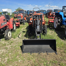 Kubota Bulltra B1-15 с фреза и челен товарач