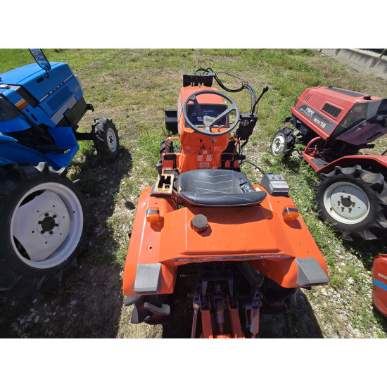 Kubota Bulltra B1-15 с фреза и челен товарач